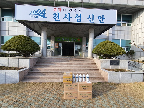 비금면 덕산교회 코로나 19 대응 방역 약품 기탁 2
