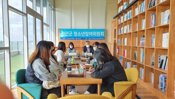 신안군, 노을 “북카페”에서 청소년참여위원회 개최 2