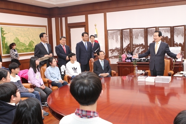 신안군 섬마을 초등학생 19명, 국회의장 표창 받아1